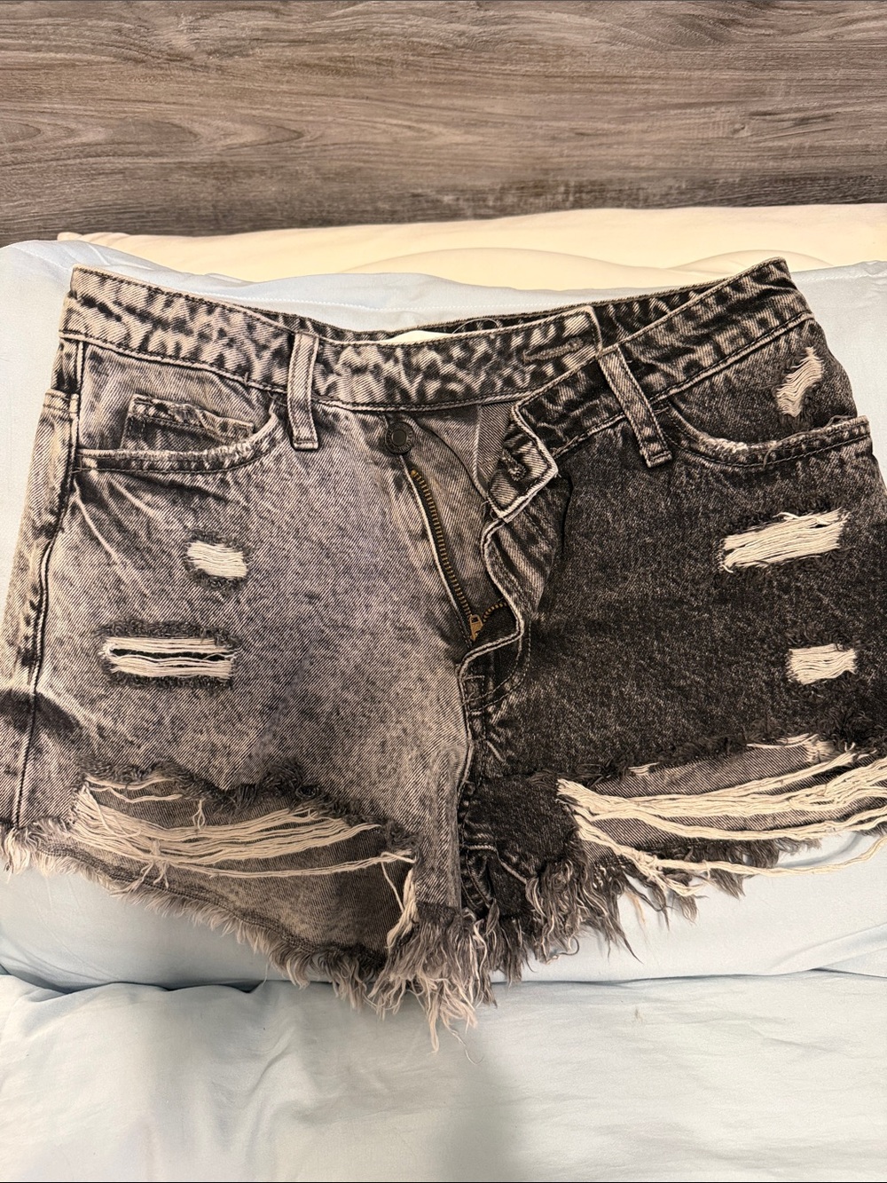 Women's Two-Tone Distressed Denim Jean Shorts - Black & Gray